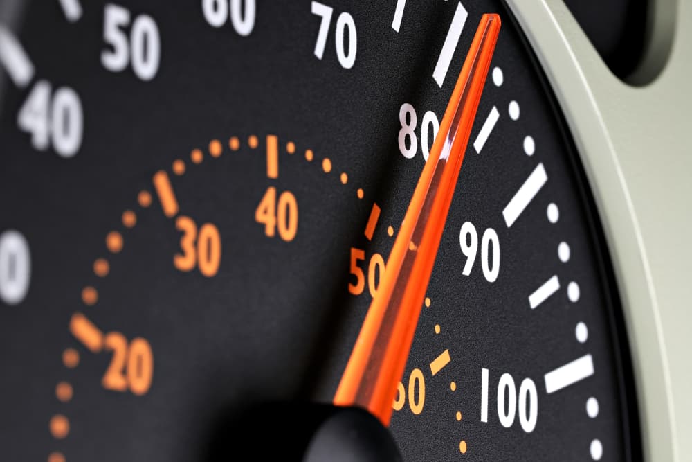 speedometer car cruising speed 80 kmh